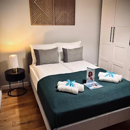 White Glove Deluxe Kapitanska