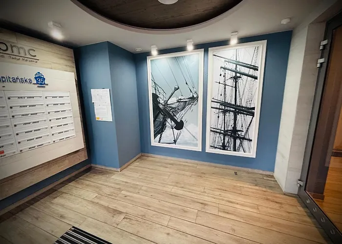 White Glove Deluxe Kapitanska Gdynia